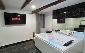 Giovanni Luxury Suites